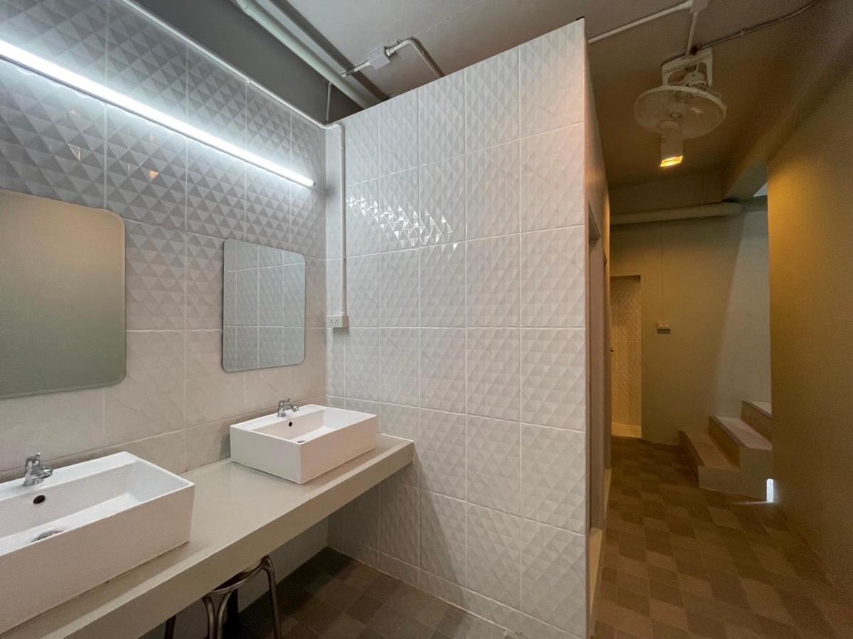 Comfort Zone Hostel @ Tha Pae Chiang Mai Bagian luar foto