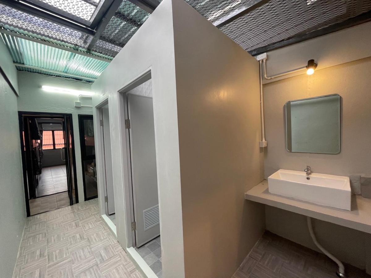 Comfort Zone Hostel @ Tha Pae Chiang Mai Bagian luar foto